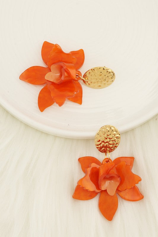 Resin Flower And Hammered White Gold-tone Drop Earring