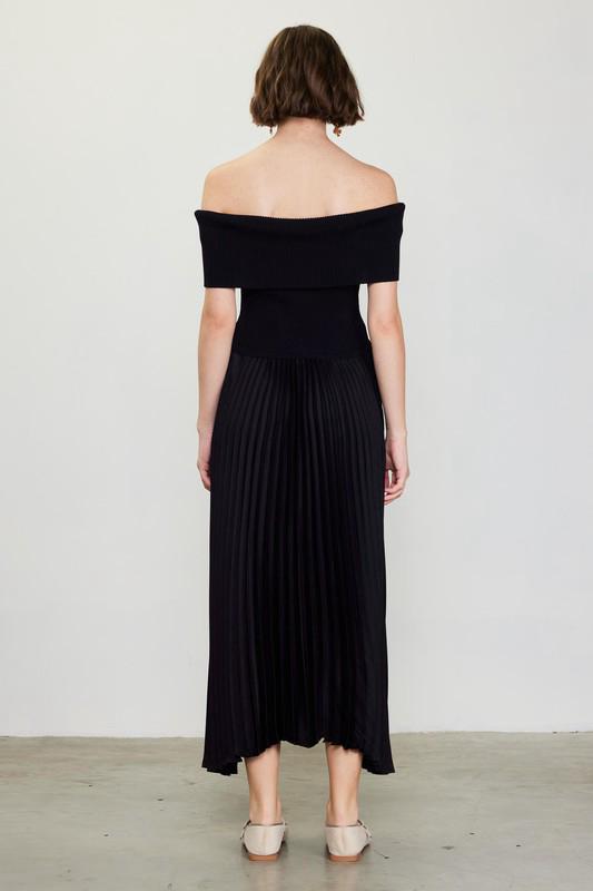 Off shoulder pleated back dress