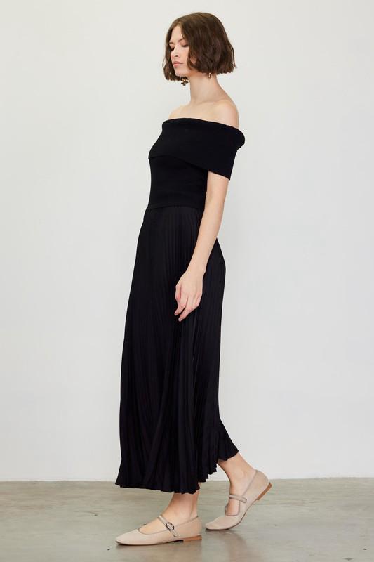 Off shoulder pleated back dress