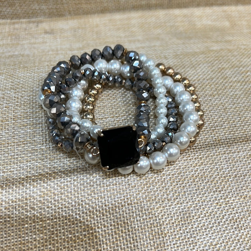 Gold-black-pearl set bracelet